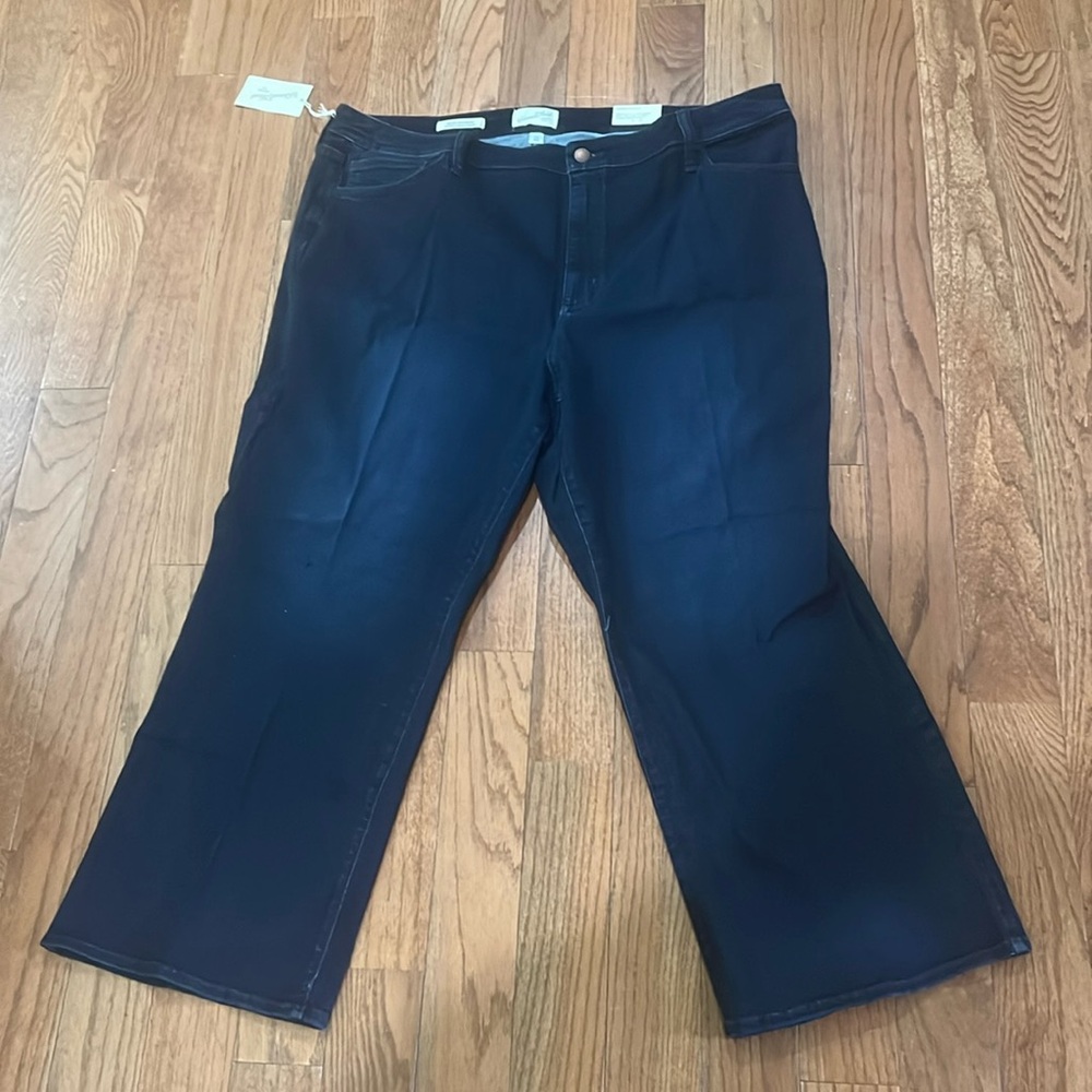 Universal Thread - Universal Thread
Women's Mid-Rise Bootcut Cropped Dark - Picture 3 of 12